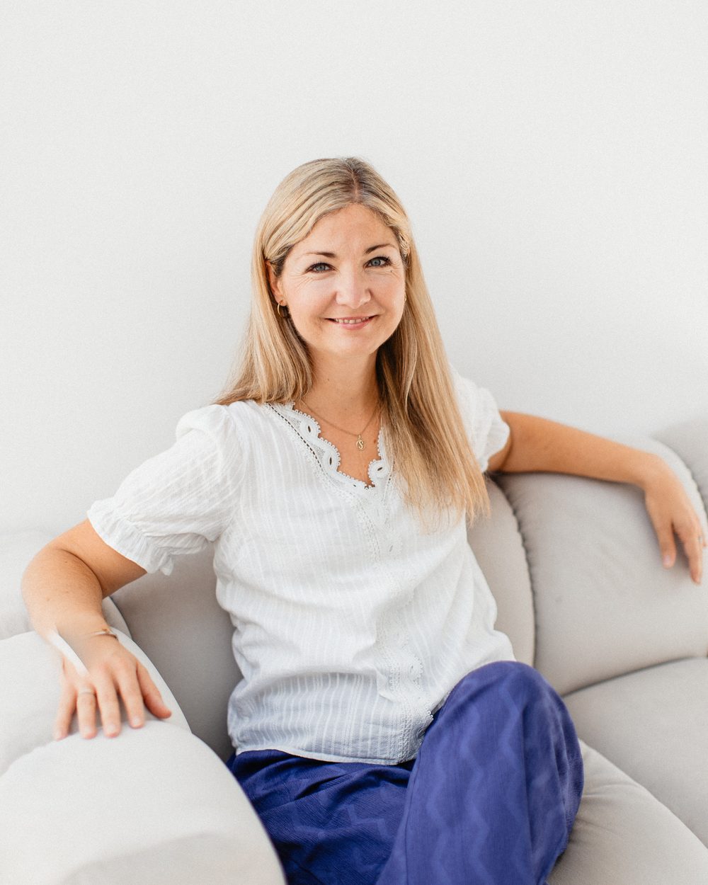 sabrina couch web